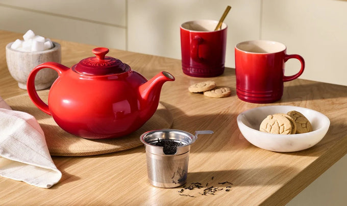 Le Creuset Stoneware Classic Teapot with Infuser Cerise - Image 5