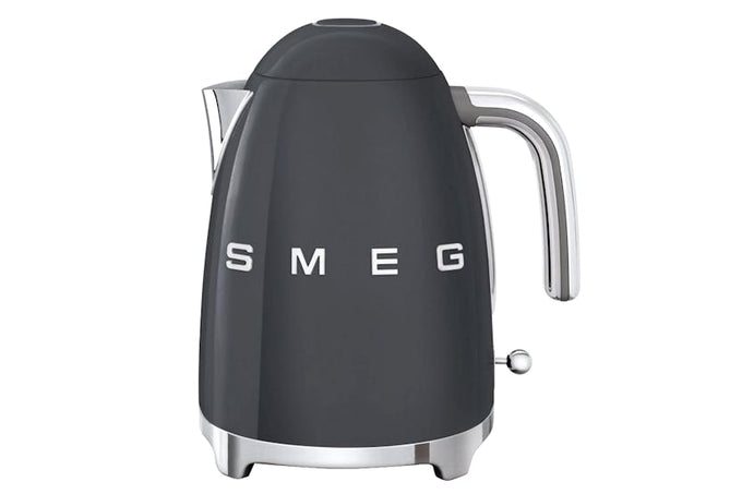 Smeg 1.7L 50’s Style Kettle in Pastel Green, 3000W fast boil, enamel finish, 360° swivel base – available at Kean’s