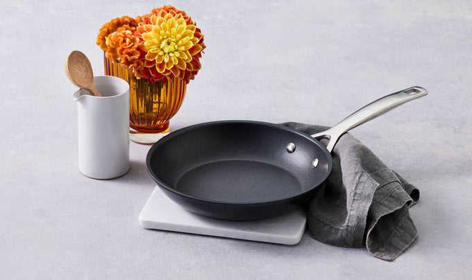 Le Creuset Shallow Frypan 22cm Toughened Non Stick - Image 4