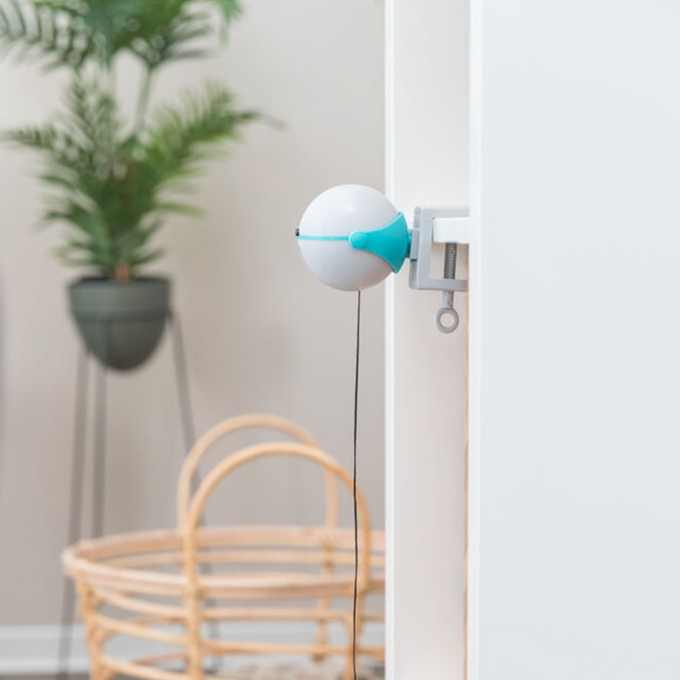 Catch It automatic cat teaser toy 10x14cm, white, attaches to surfaces up to 4cm thick, battery-operated, Keans Claremorris