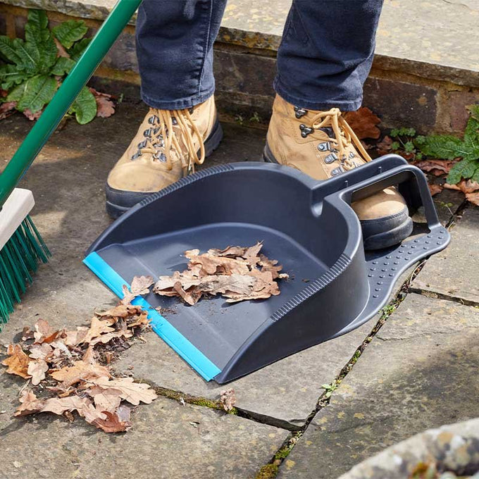 Yard Step-On Dustpan Keans Claremorris