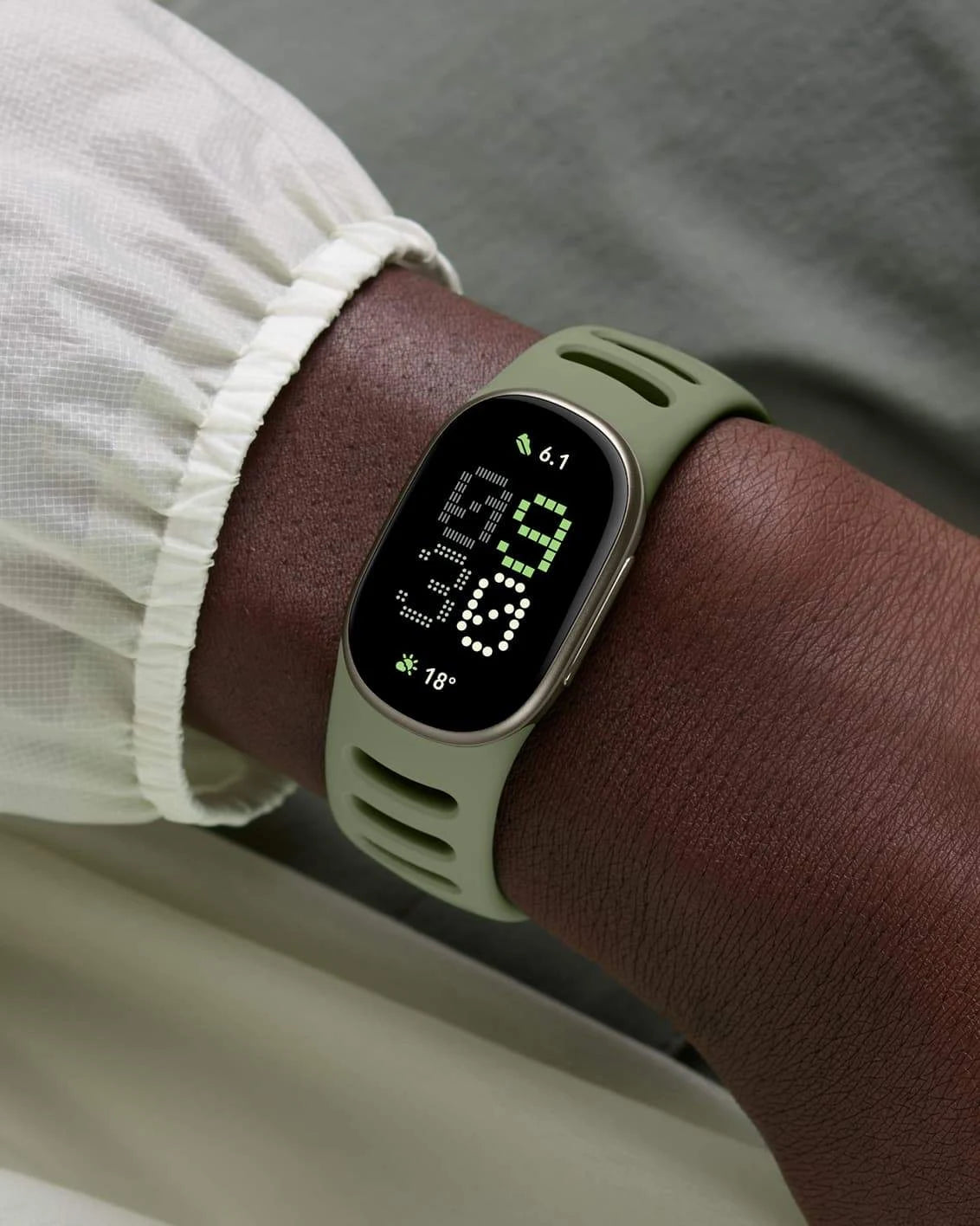 Google Fitbit Edge Olive Pyrite fitness tracker with olive Active Band and satin pyrite aluminium case