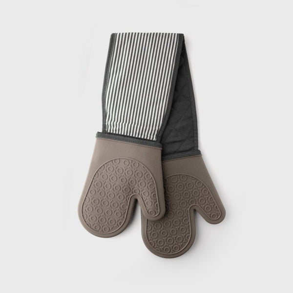 Grey steamproof silicone double oven gloves with waterproof protection, soft grip, machine washable – Keans Claremorris.