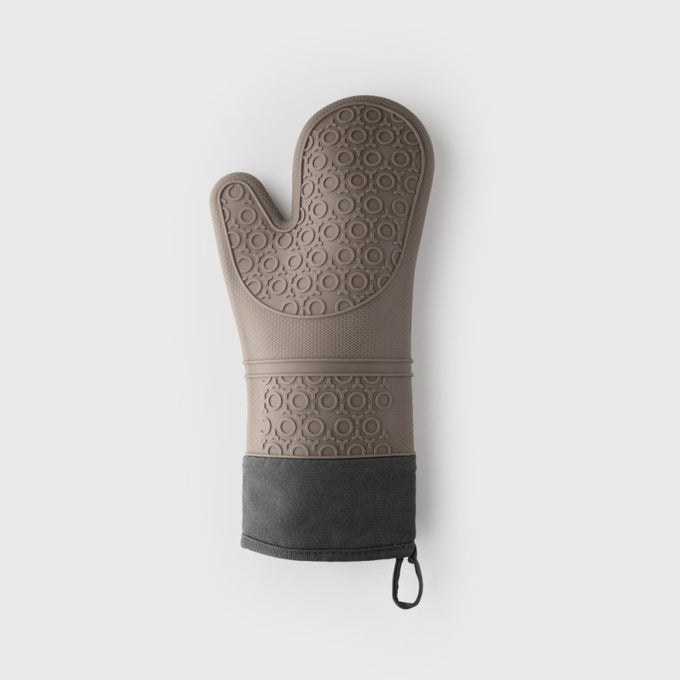 Grey steamproof silicone oven glove with waterproof protection, soft grip, machine washable – available at Keans Claremorris.