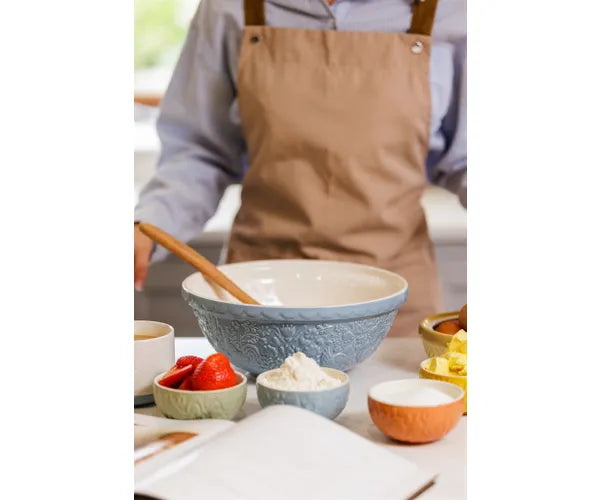 Home To Roost S18 26cm mixing bowl, durable kitchenware for baking and cooking, available at Keans Claremorris.