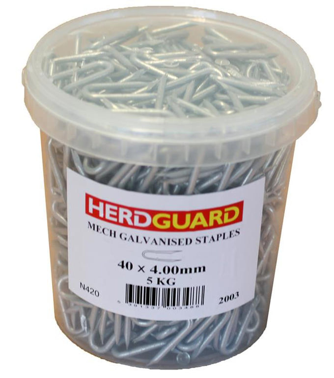 Galvanised Fence Staples 1 1/2in X 8g 5kg Tub - Image 1