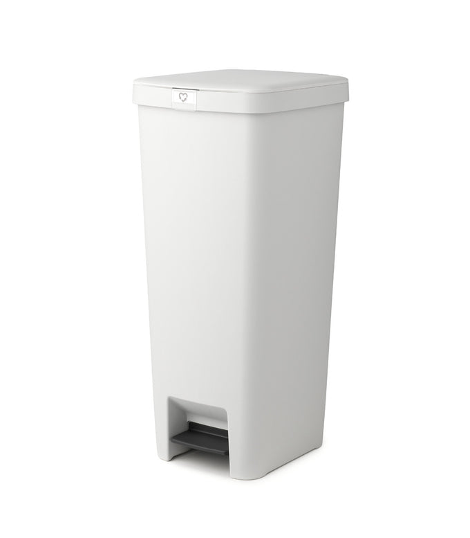 Brabantia StepUp 40L pedal bin in light grey, 91% recycled, soft-close lid, label holder, bag storage – Keans Claremorris