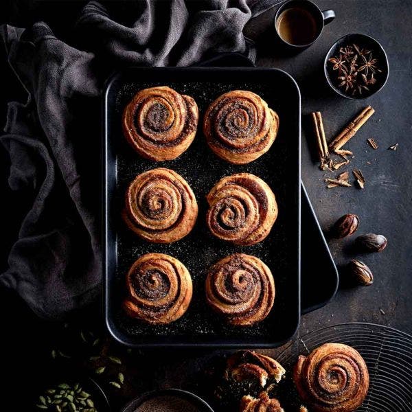 Stellar Eclipse 39x27x2cm non-stick baking tray by Keans Claremorris, durable and easy to clean.