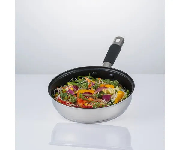 Viners Everyday Frying Pan 22cm with non-stick interior, filled with colorful mixed vegetables.
