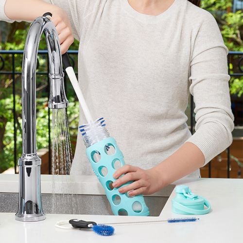 Oxo Sports Bottle Cleaning Set with brushes for thorough cleaning, available at Keans Claremorris.