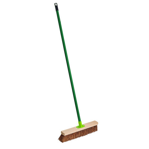 Gardman 18" Bassine Yard Broom with stiff natural bristles, beech wood head, plastic-coated steel handle – Keans Claremorris