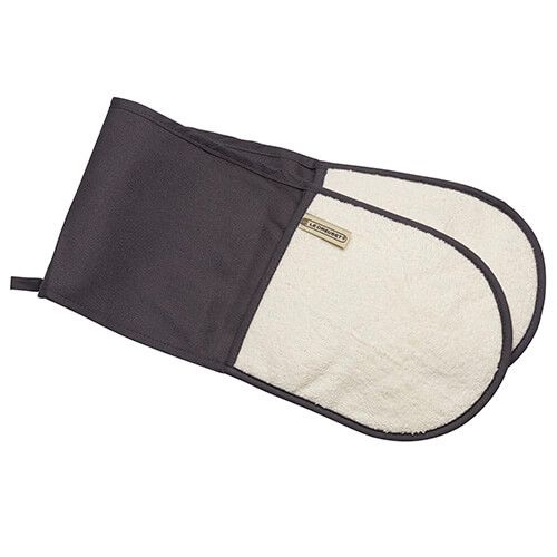 Le Creuset Flint Double Oven Glove, 100% cotton, heat-resistant, stain-proof, magnetic storage, Keans Claremorris.