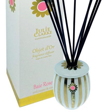 Julie Clarke Objet d’Or 150ml diffuser in Baie Rose Pink Pepper scent, porcelain with 22ct gold, handmade in Ireland – Keans