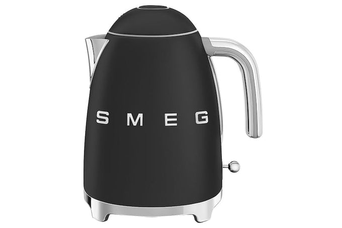 SMEG Matt Black 50s Style Kettle with soft-open lid, limescale filter, 360° base, 3000W fast boil – Keans Claremorris