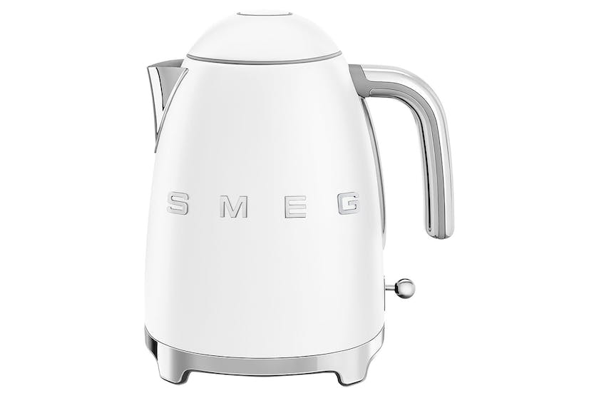 SMEG Matt White 50s Style Kettle, soft lid, auto shut-off, stainless steel filter, 3000W fast boil – Keans Claremorris