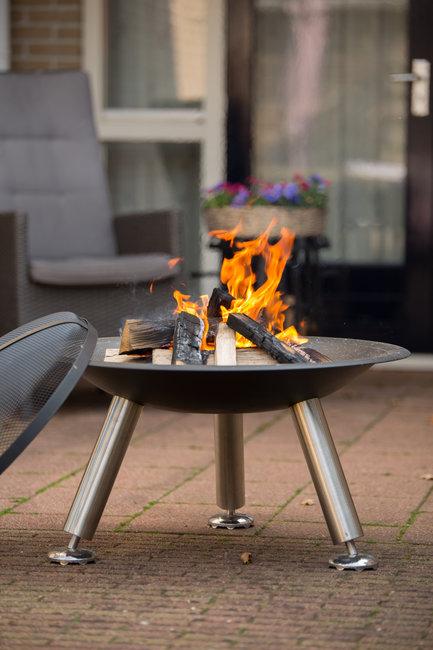 RedFire Pit Chicago with 0.6mm steel, stainless steel legs, mesh spark catcher, log grate, poker – Keans Claremorris