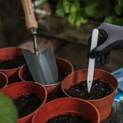 Gardman Planting & Labeling Set with markers and labels for garden organization, available at Keans Claremorris.