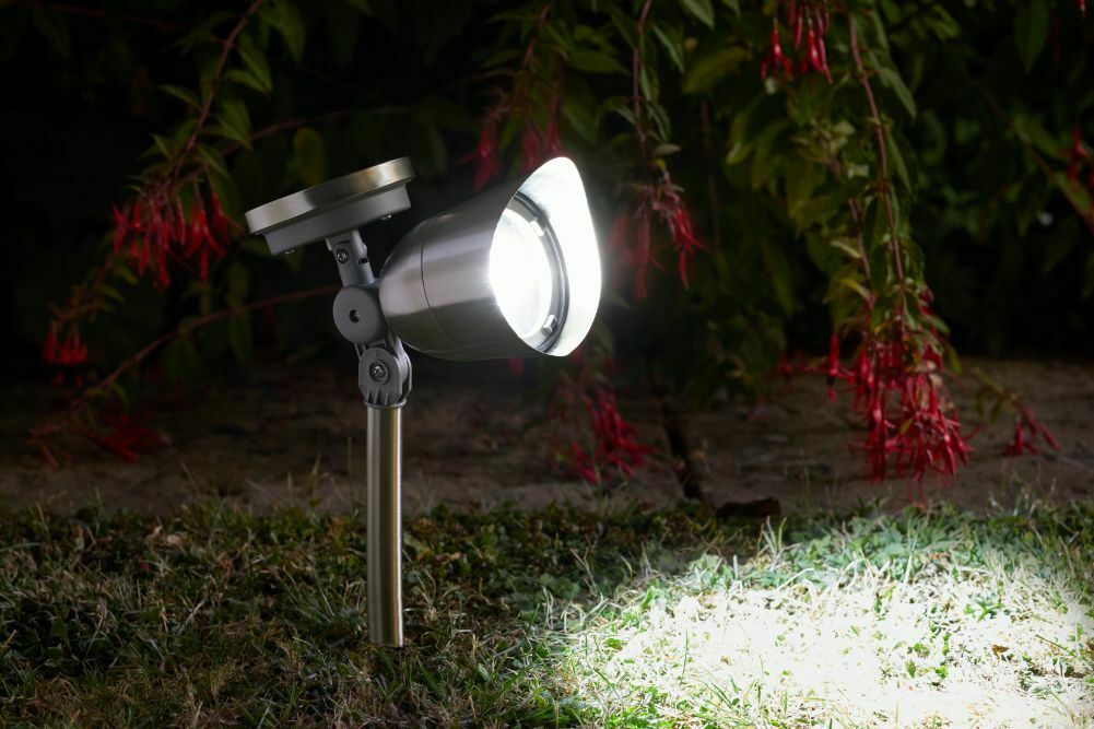Mega Spotlight S/S 10L solar-powered, adjustable 10-lumen spotlight with stake, 6-hour runtime, auto on/off - Keans