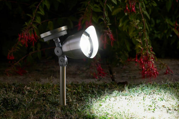 Mega Spotlight S/S 10L solar-powered, adjustable 10-lumen spotlight with stake, 6-hour runtime, auto on/off - Keans